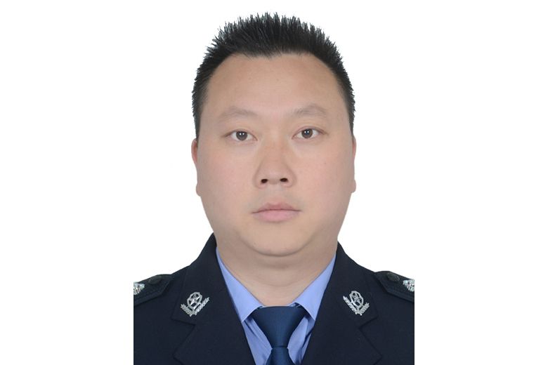 張小兵(雲南出入境邊防檢查總站紅河邊境管理支隊綠春邊境管理大隊原副大隊長) 張小兵(雲南出入境邊防檢查總站紅河邊境管理支隊綠春邊境管理大隊原副大隊長)