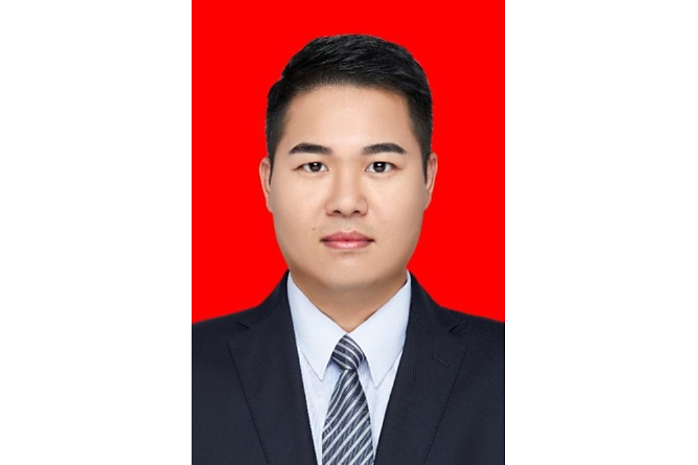 楊旭康(中國移動佛山分公司順德陳村鎮支局副局長) 楊旭康(中國移動佛山分公司順德陳村鎮支局副局長)