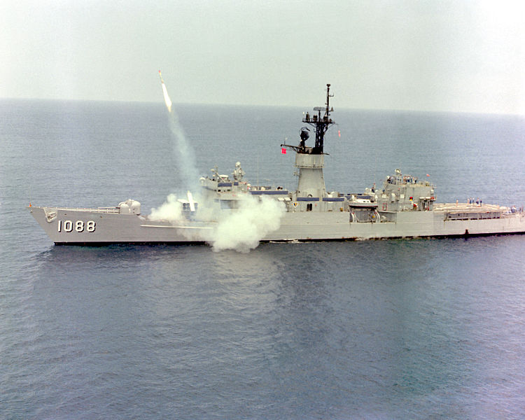 巴貝號護衛艦 (FF-1088)發射魚叉反艦飛彈