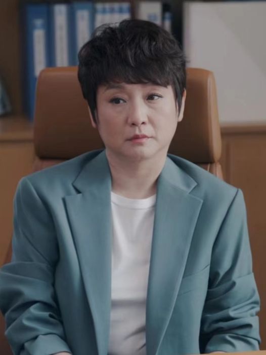 秦英(成長家庭輕喜劇《歡樂家長群》中的角色) 秦英(成長家庭輕喜劇《歡樂家長群》中的角色)