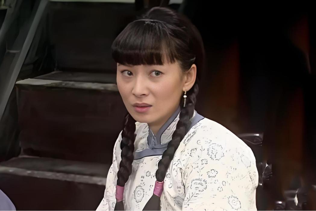 楊桂花(戰爭劇《黃金背後》的角色) 楊桂花(戰爭劇《黃金背後》的角色)