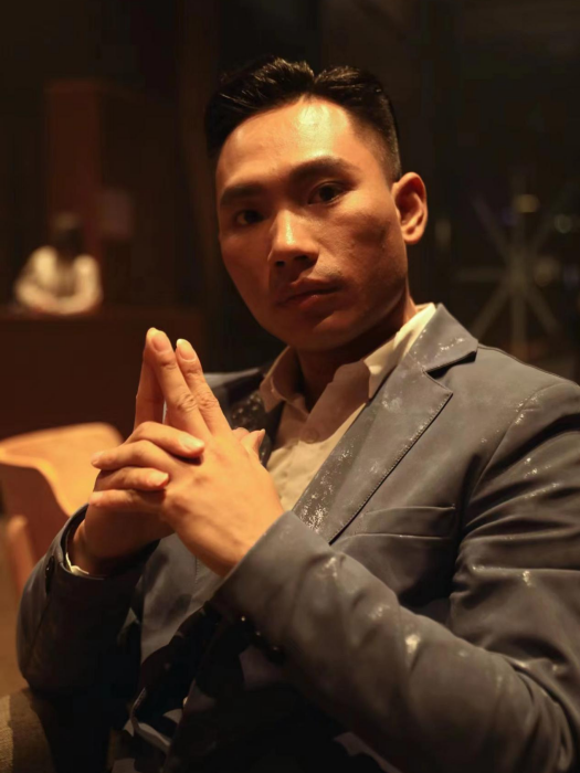 侯浪(中國男歌手) 侯浪(中國男歌手)
