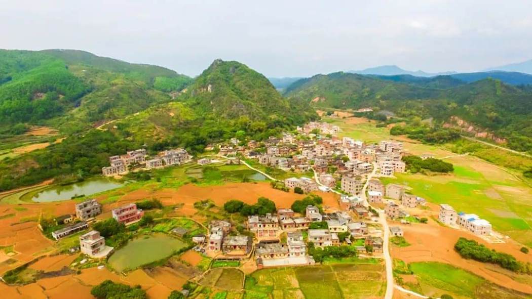 西村(廣東省陽江市陽春市河朗鎮下轄村) 西村(廣東省陽江市陽春市河朗鎮下轄村)