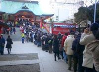 日本在年初會去神社參拜，稱為“初詣”