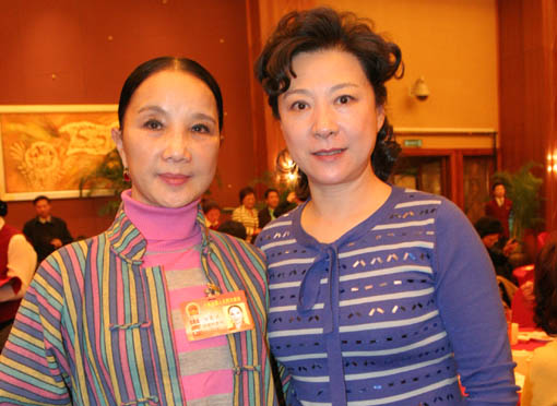 全國政協委員刀美蘭(左)