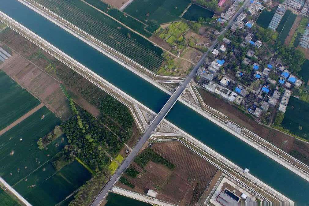 譚寨村(河南省南陽市侯集鎮譚寨村) 譚寨村(河南省南陽市侯集鎮譚寨村)