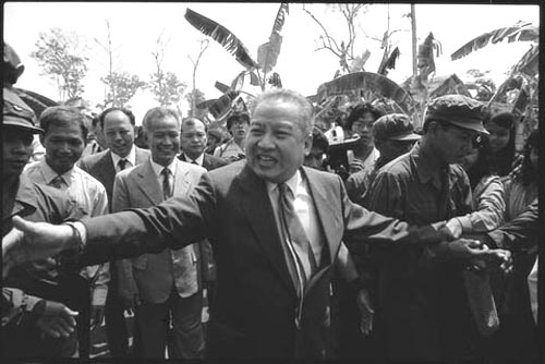 1983年5月民柬聯合政府主席西哈努克來到民柬基地
