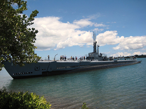 美國鮑芬潛水艇戰艦