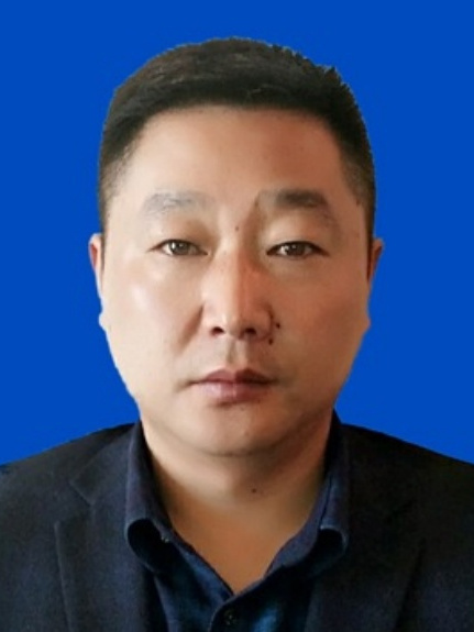 楊濤(四川省甘孜藏族自治州鄉城縣教育和體育局黨組書記、局長)