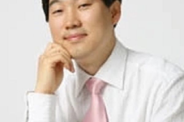 金成德(江南醫院整形外科科長) 金成德(江南醫院整形外科科長)