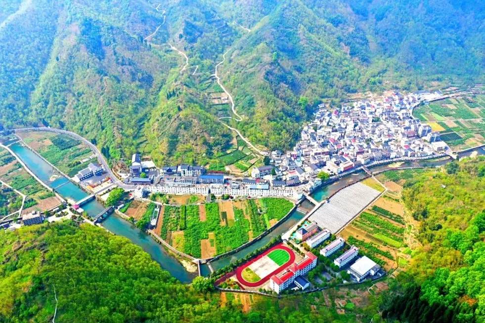 何家村(浙江省杭州市淳安縣瑤山鄉下轄村) 何家村(浙江省杭州市淳安縣瑤山鄉下轄村)