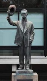 日本憲政紀念館前的尾崎行雄銅像