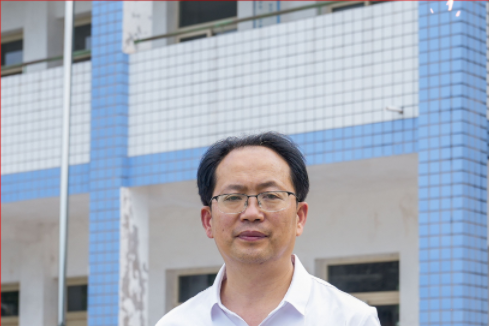 羅國成(自貢市沿灘區仙市鎮八斗國小校長) 羅國成(自貢市沿灘區仙市鎮八斗國小校長)