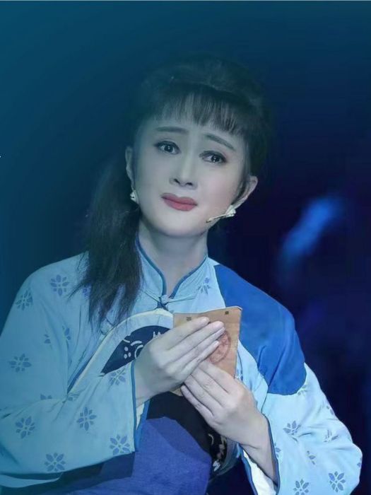 沈海燕(湖北省戲曲藝術劇院黃梅戲演員) 沈海燕(湖北省戲曲藝術劇院黃梅戲演員)