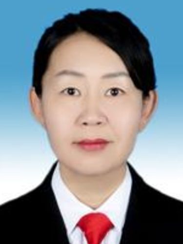 滿都日娃(內蒙古自治區巴彥淖爾市磴口縣委編辦副主任)