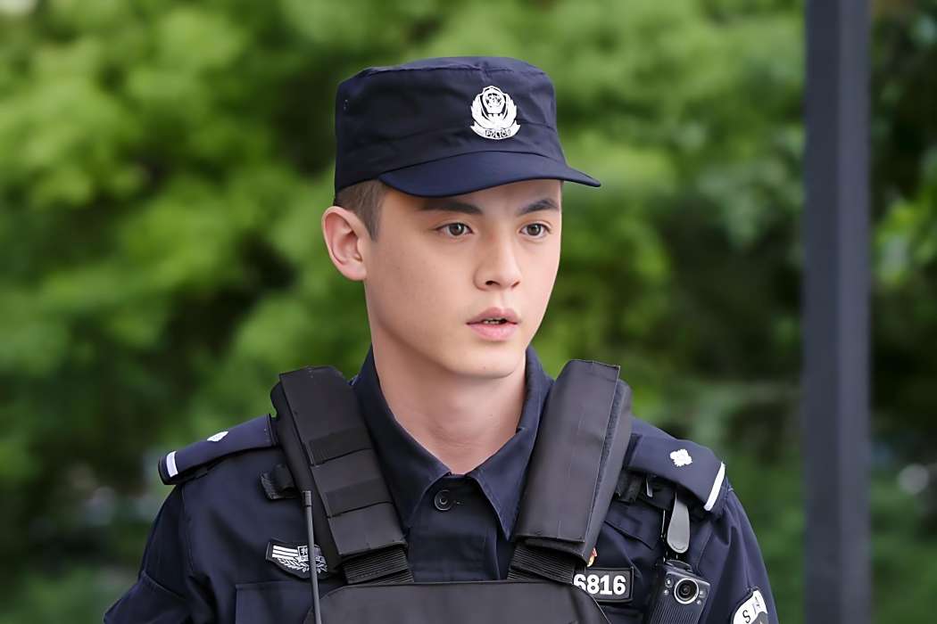 夏天(電視劇《人民警察》中的男角色) 夏天(電視劇《人民警察》中的男角色)