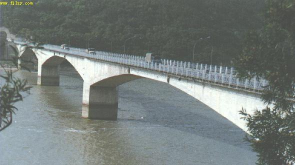 烏龍江大橋
