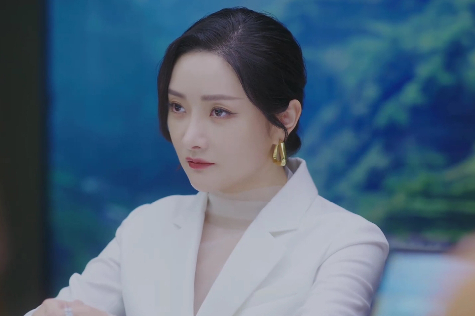 凱莉(網路微短劇《是誰偷吻我》中的角色) 凱莉(網路微短劇《是誰偷吻我》中的角色)