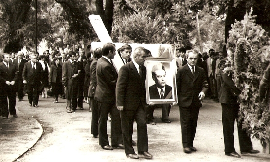 彼特魯·埃納凱的葬禮