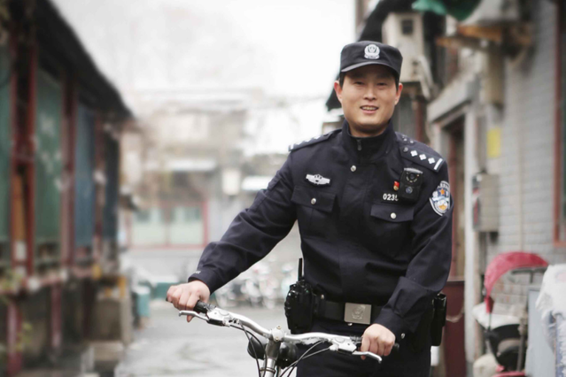 郭新喜(北京公安局大柵欄派出所社區警務三隊副隊長) 郭新喜(北京公安局大柵欄派出所社區警務三隊副隊長)