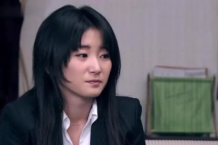 盧姍(家庭倫理劇《金婚》中的角色) 盧姍(家庭倫理劇《金婚》中的角色)