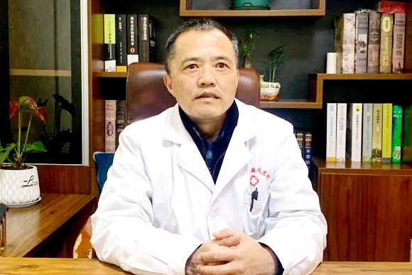 鮑銳(廣東省中研皮膚病專科門診部執業醫師) 鮑銳(廣東省中研皮膚病專科門診部執業醫師)
