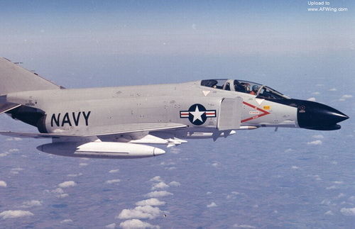 掛載4枚AIM-9D的F-4戰鬥機