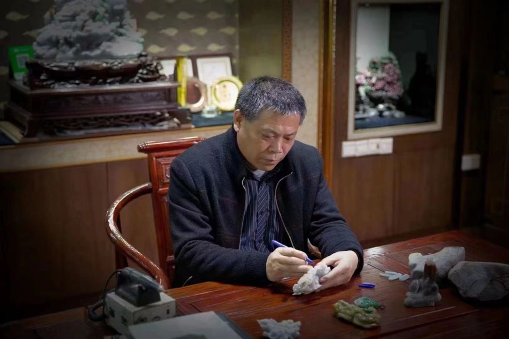 萬玉山(中國玉石雕藝術大師) 萬玉山(中國玉石雕藝術大師)