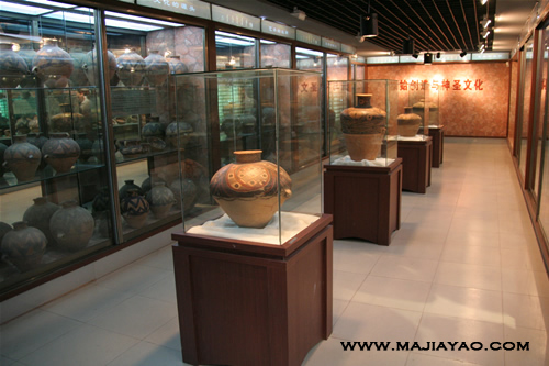 位於馬家窯文化遺址臨洮的彩陶博物館