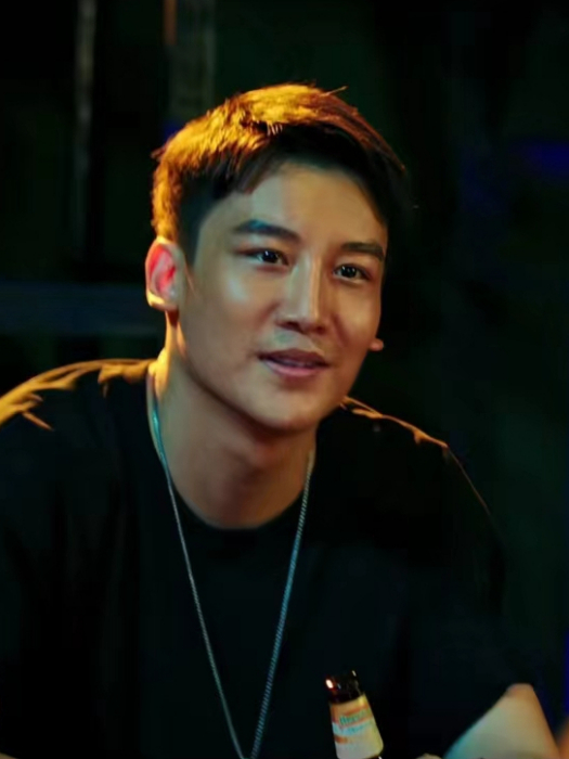 趙健(電影《絕命狙擊》中的角色,由麥亨利飾演) 趙健(電影《絕命狙擊》中的角色,由麥亨利飾演)