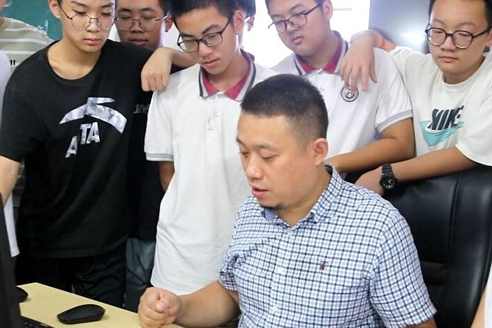 杜一平(自貢衡川實驗學校副校長) 杜一平(自貢衡川實驗學校副校長)