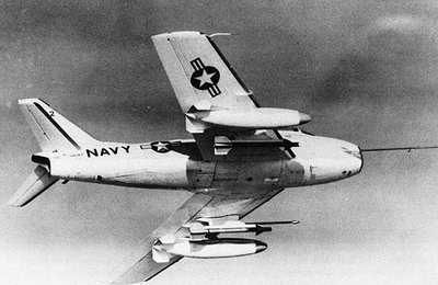 掛載“響尾蛇”飛彈，具有 4 個翼下掛架的 FJ-3M