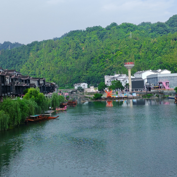 湘西土家族苗族自治州鳳凰古城旅遊區(鳳凰古城（湖南省湘西州的國家5A級旅遊景區）)