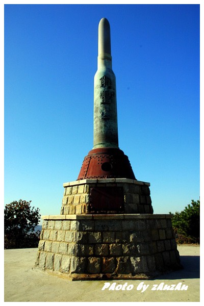 203高地上日軍建築的爾靈山紀念塔
