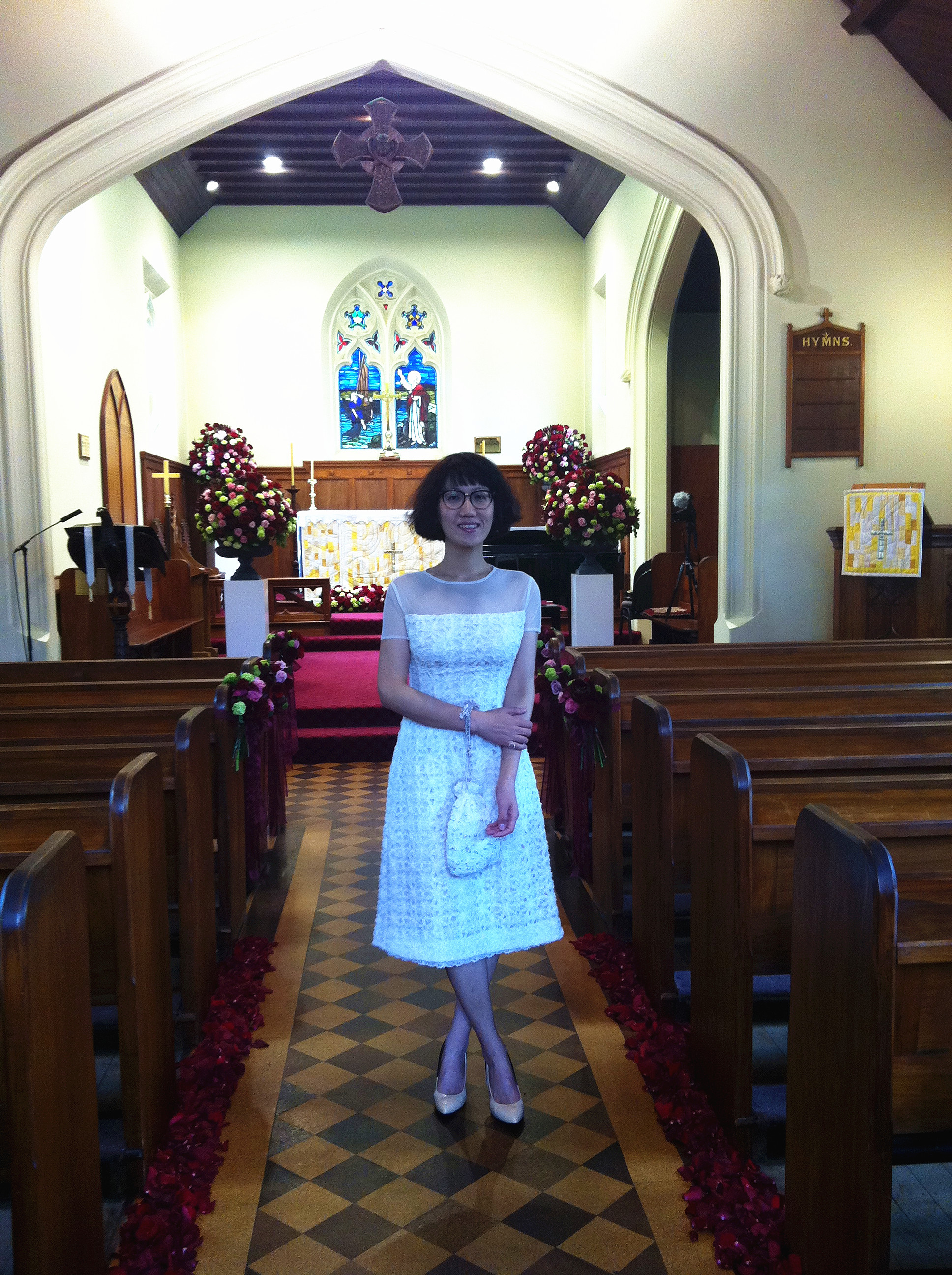 易立競在紐西蘭某教堂參加好友姚晨婚禮
