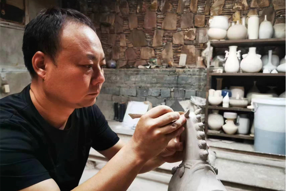 張玉西(第二屆許昌市工藝美術大師) 張玉西(第二屆許昌市工藝美術大師)