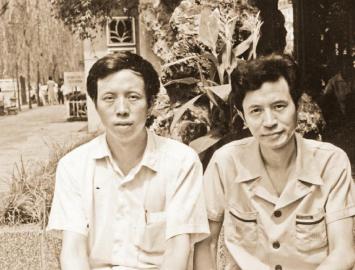 1986年劉正成與其弟、著名畫家劉正興合影