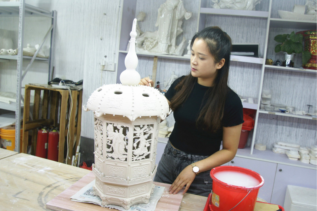 方麗華(陶瓷藝術大師) 方麗華(陶瓷藝術大師)