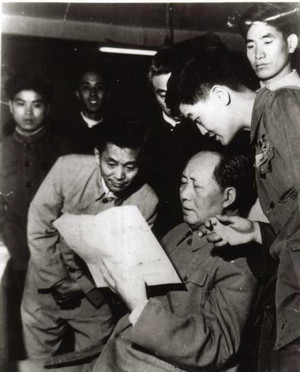 1960年，毛澤東主席在濟南聽取山東大學教師  講解運籌學