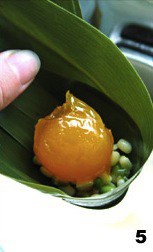 綠豆蛋黃粽子