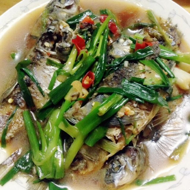 蔥燒小鯽魚 蔥燒小鯽魚
