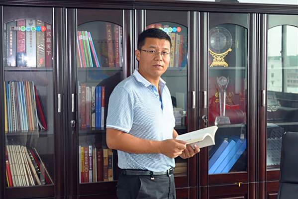 李立華(晉城市鴻生化工有限公司黨總支書記、董事長) 李立華(晉城市鴻生化工有限公司黨總支書記、董事長)