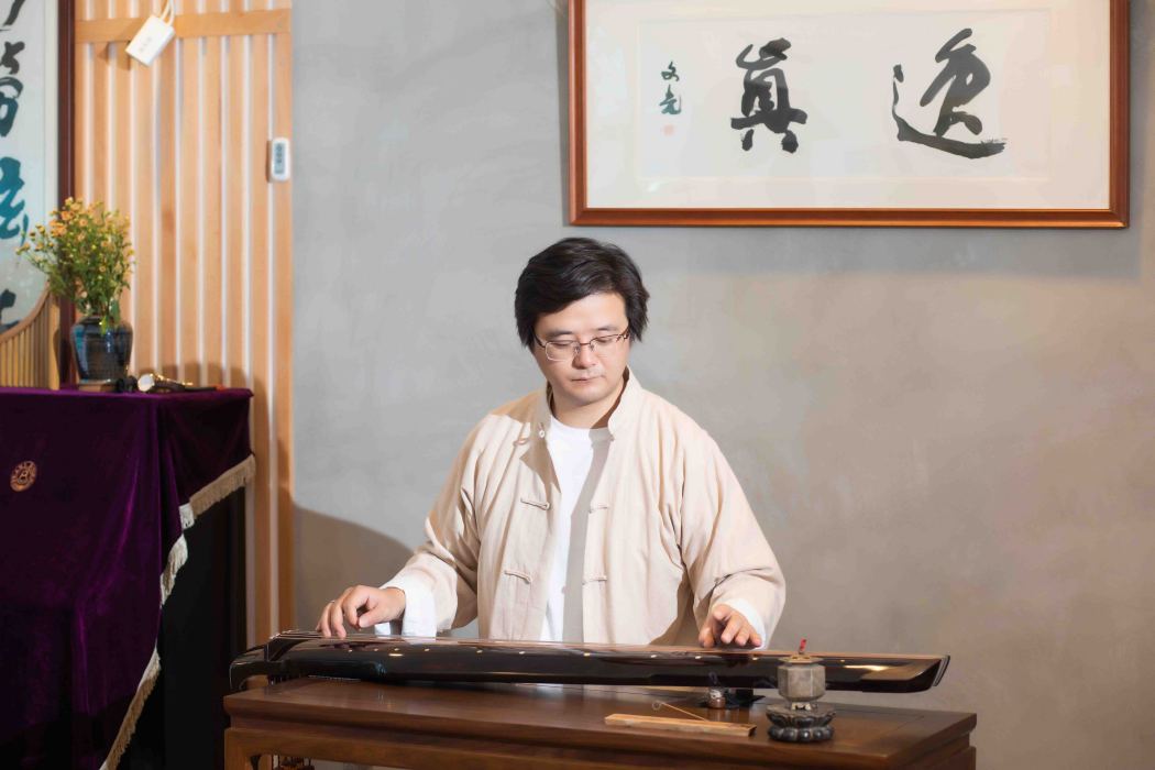 潘洪泉(中國當代古琴斫琴師) 潘洪泉(中國當代古琴斫琴師)