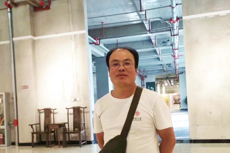 李玉明(中國甘肅籍藝術家) 李玉明(中國甘肅籍藝術家)