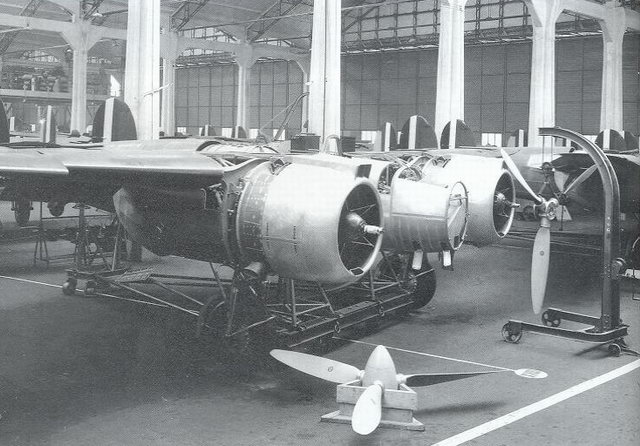裝配中的 Ba.88，比亞喬 P.XI RC40 已經安裝就緒