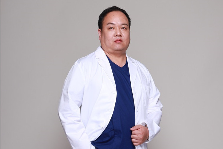 李東亮(鄭東健麗醫療美容門診部醫生) 李東亮(鄭東健麗醫療美容門診部醫生)
