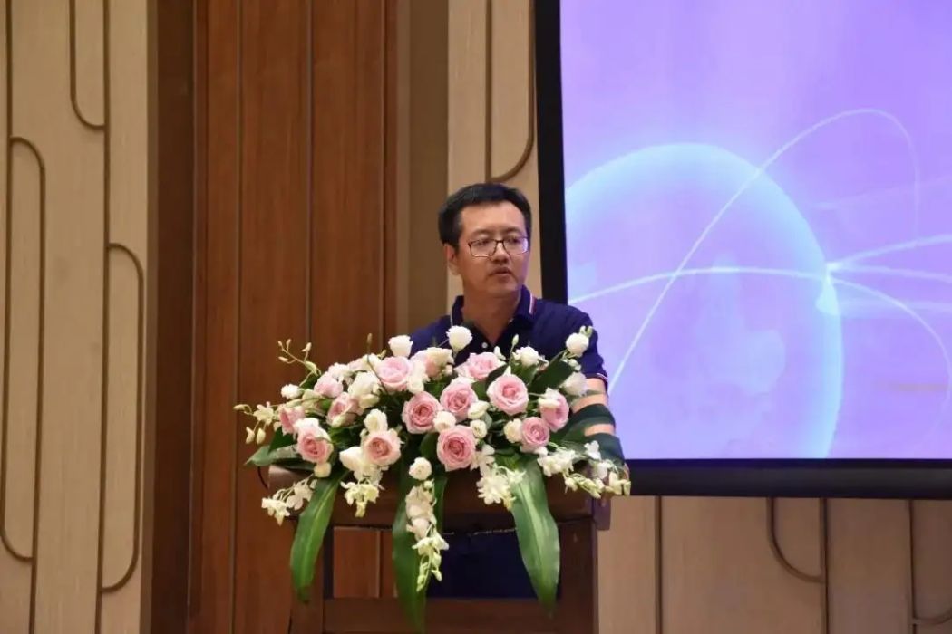 楊德勇(遠洋集團副總裁,遠洋億家物業服務股份有限公司董事局聯席主席、執行董事、行政總裁) 楊德勇(遠洋集團副總裁,遠洋億家物業服務股份有限公司董事局聯席主席、執行董事、行政總裁)