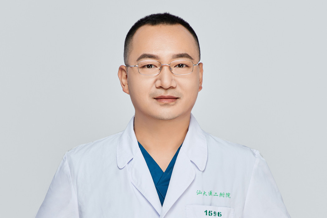 黃偉哲(汕頭大學醫學院第二附屬醫院心胸外科副主任) 黃偉哲(汕頭大學醫學院第二附屬醫院心胸外科副主任)