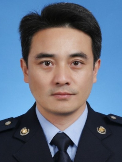 方勇(衢州市龍游縣稅務局黨委委員、總經濟師) 方勇(衢州市龍游縣稅務局黨委委員、總經濟師)