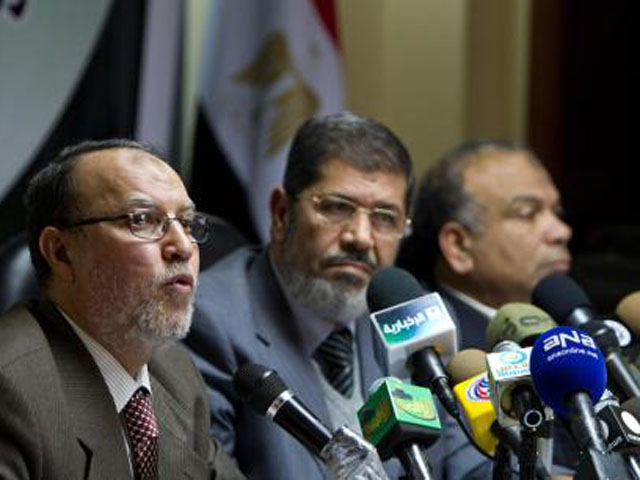 埃及首位民選總統穆爾西（中間）